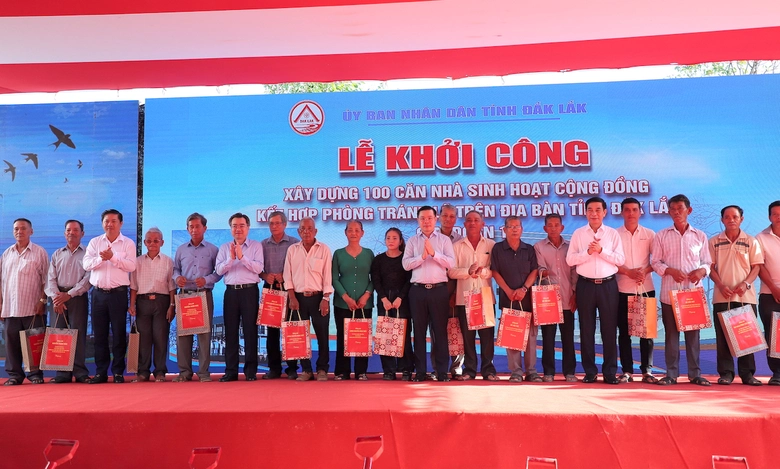 Đắk Lắk đầu tư hơn 170 tỷ đồng x&acirc;y dựng 100 nh&agrave; sinh hoạt cộng đồng kết hợp ph&ograve;ng tr&aacute;nh lũ - Ảnh 1.