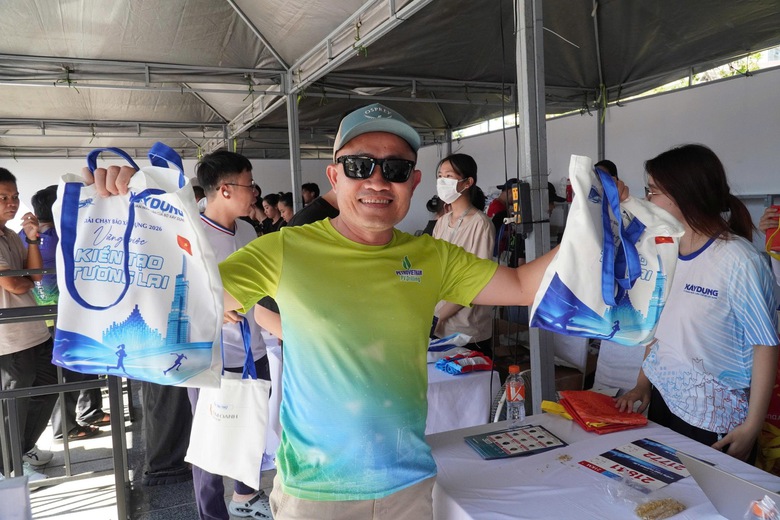Runner khắp nơi đổ về Vũng T&agrave;u, h&aacute;o hức chờ giờ xuất ph&aacute;t giải chạy B&aacute;o X&acirc;y dựng - Ảnh 2.