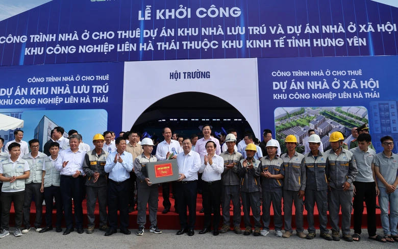 Ph&oacute; Thủ tướng Thường trực Phạm Gia T&uacute;c dự khởi c&ocirc;ng 2 dự &aacute;n nh&agrave; ở x&atilde; hội quy m&ocirc; 7.840 căn hộ tại tỉnh Hưng Y&ecirc;n - Ảnh 2.