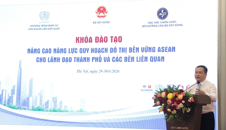 N&acirc;ng cao năng lực l&atilde;nh đạo đ&ocirc; thị trước y&ecirc;u cầu ph&aacute;t triển bền vững - Ảnh 1.