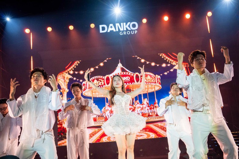 Danko Symphony #7: 10.000 kh&aacute;n giả thăng hoa c&ugrave;ng &ldquo;Dấu y&ecirc;u c&ograve;n m&atilde;i&rdquo; - Ảnh 3.