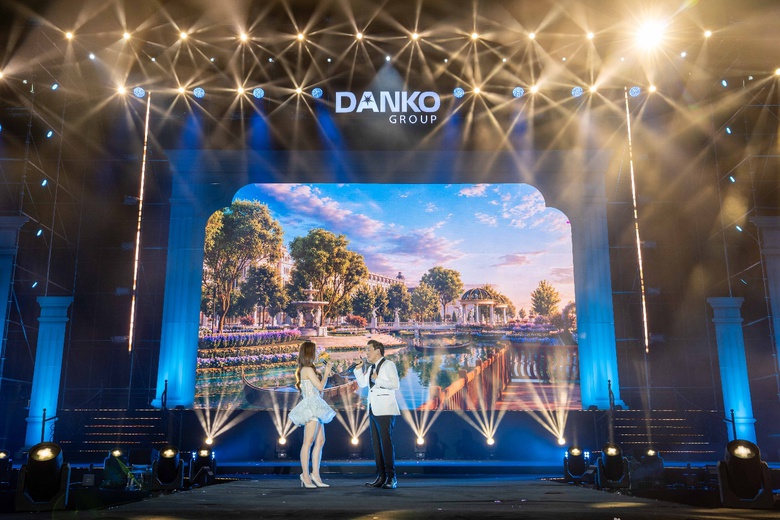 Danko Symphony #7: 10.000 kh&aacute;n giả thăng hoa c&ugrave;ng &ldquo;Dấu y&ecirc;u c&ograve;n m&atilde;i&rdquo; - Ảnh 4.