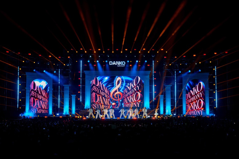 Danko Symphony #7: 10.000 kh&aacute;n giả thăng hoa c&ugrave;ng &ldquo;Dấu y&ecirc;u c&ograve;n m&atilde;i&rdquo; - Ảnh 5.
