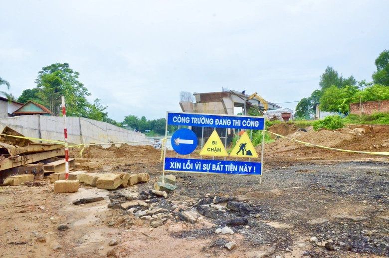 Cầu Hiếu Li&ecirc;m đ&atilde; nối liền đ&ocirc;i bờ s&ocirc;ng Đồng Nai, đang ho&agrave;n thiện c&aacute;c hạng mục cuối- Ảnh 8.