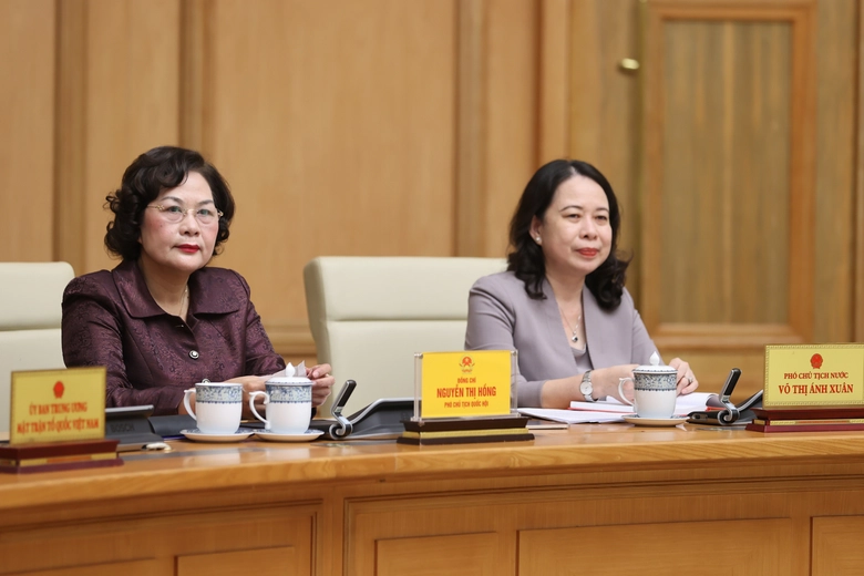 Thủ tướng: Tiếp cận trực diện c&aacute;c vấn đề, x&acirc;y dựng c&aacute;c kịch bản điều h&agrave;nh chi tiết hơn nữa- Ảnh 4.