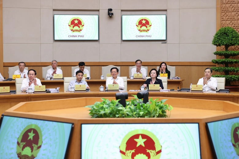Thủ tướng: Tiếp cận trực diện c&aacute;c vấn đề, x&acirc;y dựng c&aacute;c kịch bản điều h&agrave;nh chi tiết hơn nữa- Ảnh 3.