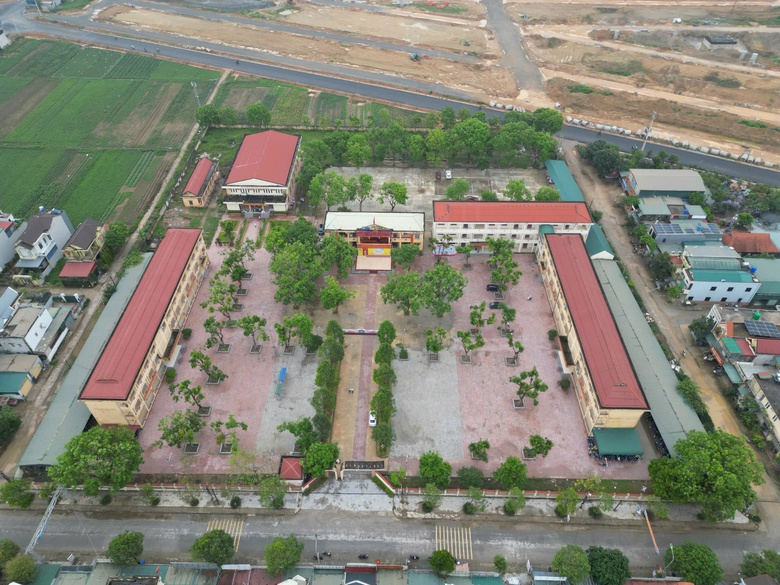 Hai thập kỷ nơi ch&acirc;n s&oacute;ng: Trường THPT Hậu Lộc 4 v&agrave; những dấu son- Ảnh 1.