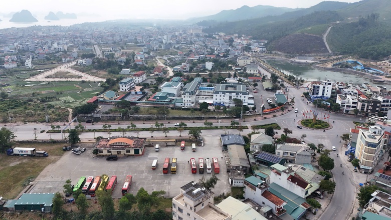 Quảng Ninh khẩn trương sắp xếp th&ocirc;n, khu phố theo m&ocirc; h&igrave;nh ch&iacute;nh quyền địa phương hai cấp- Ảnh 1.