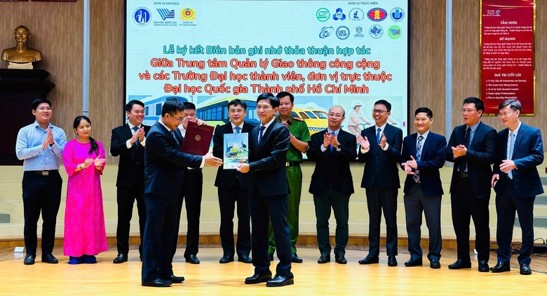TP.HCM ph&aacute;t động chương tr&igrave;nh "Sinh vi&ecirc;n chung tay v&igrave; giao th&ocirc;ng xanh"- Ảnh 3.