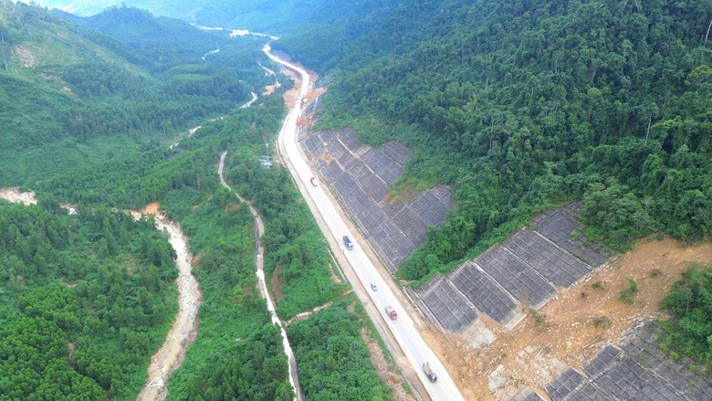 Phương tiện n&agrave;o bị cấm lưu th&ocirc;ng tr&ecirc;n cao tốc La Sơn - H&ograve;a Li&ecirc;n đến hết năm 2026 - Ảnh 1.
