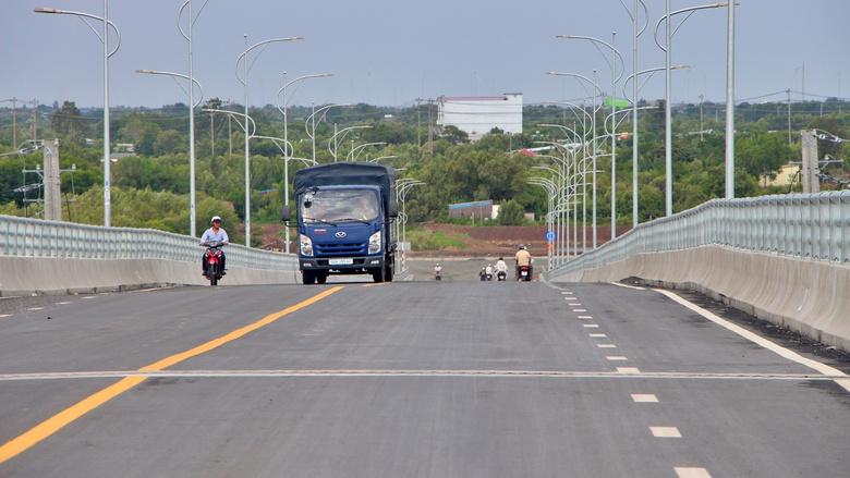 C&agrave; Mau đẩy mạnh đầu tư hạ tầng, bứt ph&aacute; tiềm năng kinh tế biển - Ảnh 2.