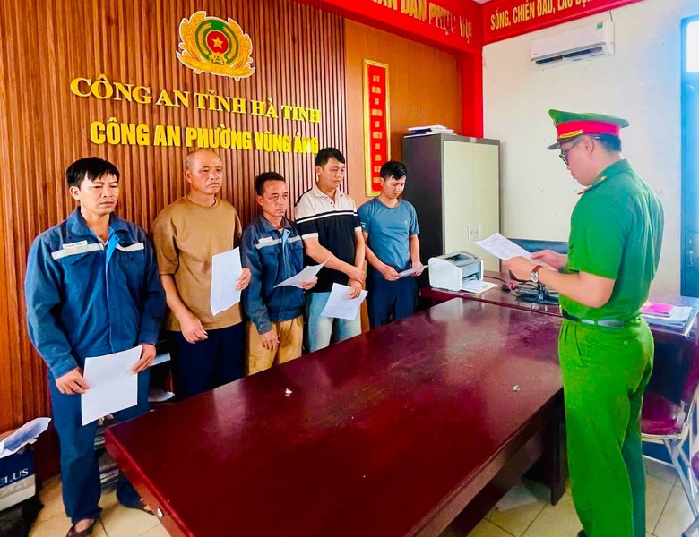 H&agrave; Tĩnh: Khởi tố 5 đối tượng trộm cắp t&agrave;i sản tại c&ocirc;ng trường nh&agrave; m&aacute;y sản xuất m&ocirc; t&ocirc; điện - Ảnh 1.
