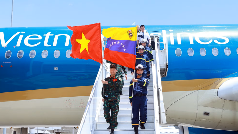 H&igrave;nh ảnh lực lượng cứu hộ Việt Nam tại v&ugrave;ng động đất Venezuela - Ảnh 1.