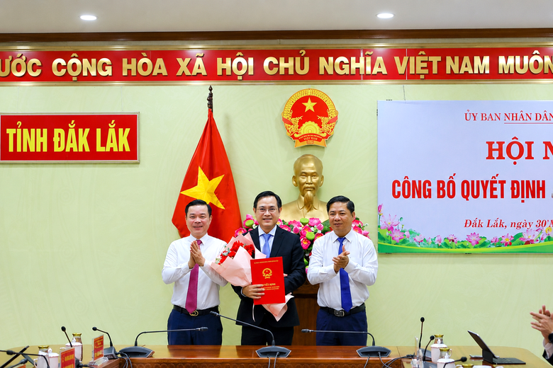 Đắk Lắk: &Ocirc;ng Hồ Quang Đệ được điều động v&agrave; bổ nhiệm giữ chức Gi&aacute;m đốc Sở X&acirc;y dựng - Ảnh 1.