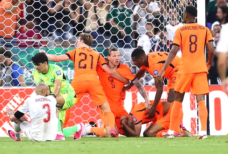 Ma Rốc hạ H&agrave; Lan tr&ecirc;n chấm lu&acirc;n lưu , gi&agrave;nh v&eacute; v&agrave;o v&ograve;ng 1 / 8 World Cup 2026 - Ảnh 1.
