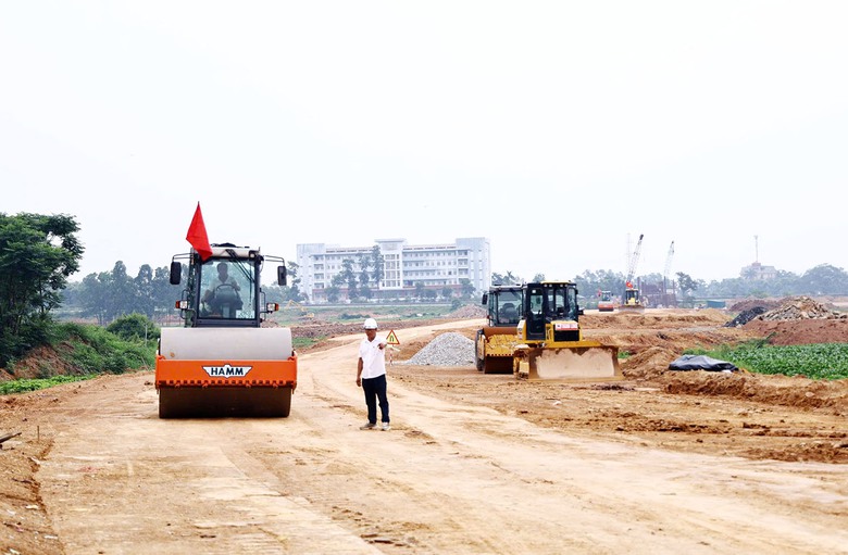Ph&uacute; Thọ tập trung gỡ vướng, tăng tốc thi c&ocirc;ng c&aacute;c dự &aacute;n giao th&ocirc;ng trọng điểm - Ảnh 3.