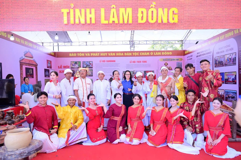 L&acirc;m Đồng gi&agrave;nh 10 huy chương tại Ng&agrave;y hội Văn h&oacute;a d&acirc;n tộc Chăm - Ảnh 1.