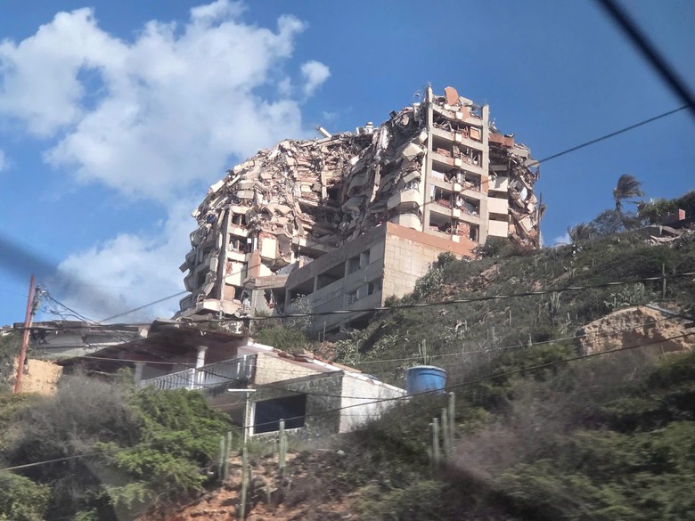 H&igrave;nh ảnh lực lượng cứu hộ Việt Nam tại v&ugrave;ng động đất Venezuela - Ảnh 3.