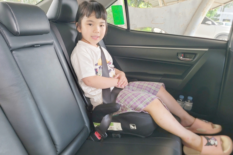 Từ 15/8, t&agrave;i xế &ocirc; t&ocirc; c&aacute; nh&acirc;n chở trẻ em kh&ocirc;ng c&oacute; thiết bị an to&agrave;n ph&ugrave; hợp sẽ bị phạt - Ảnh 1.