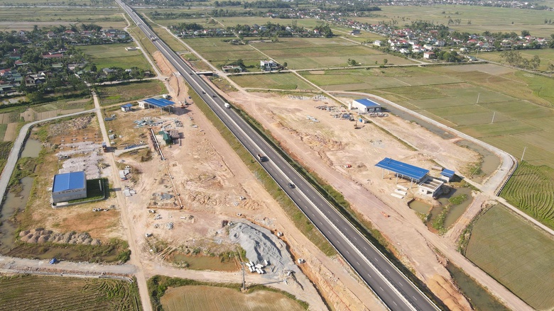 Đẩy nhanh tiến độ ho&agrave;n thiện c&aacute;c trạm dừng nghỉ tr&ecirc;n cao tốc qua H&agrave; Tĩnh- Ảnh 5.