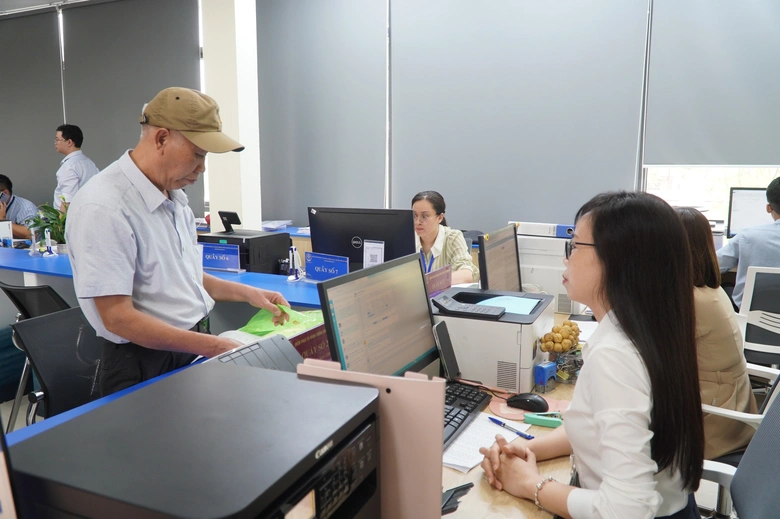 Cấp giấy ph&eacute;p x&acirc;y dựng online: Nơi th&ocirc;ng suốt, nơi "vắng b&oacute;ng" hồ sơ- Ảnh 1.