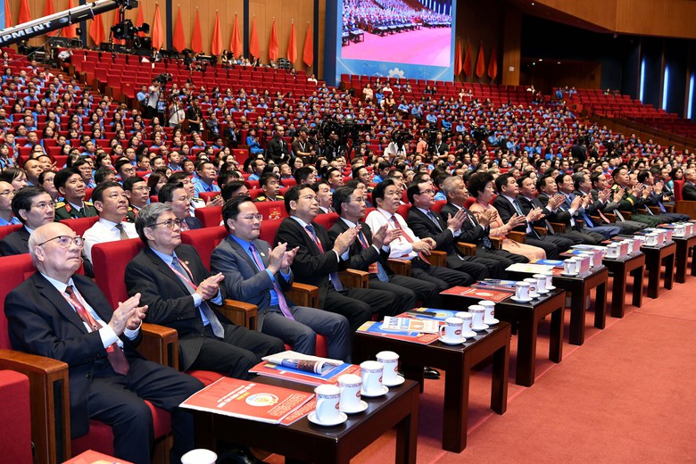 C&ocirc;ng đo&agrave;n Việt Nam đồng h&agrave;nh x&acirc;y dựng giai cấp c&ocirc;ng nh&acirc;n hiện đại trong kỷ nguy&ecirc;n mới- Ảnh 3.