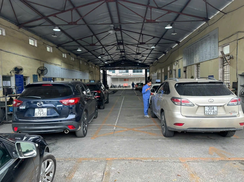 Xe c&oacute; chu kỳ đăng kiểm 2 năm c&oacute; thể đ&oacute;ng ph&iacute; đường bộ từng năm?- Ảnh 1.