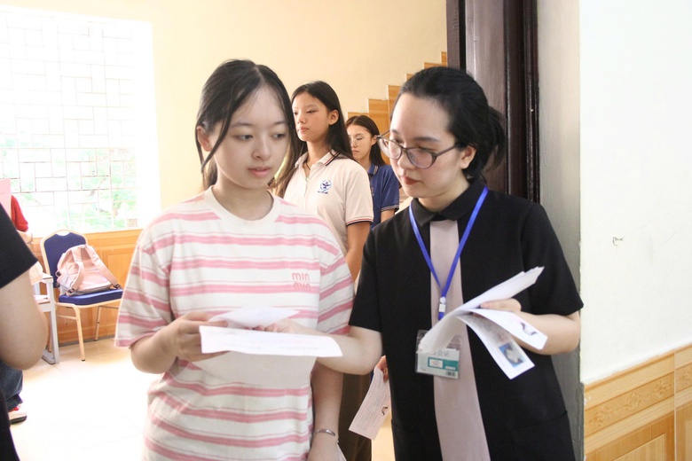 Kỳ thi v&agrave;o THPT chuy&ecirc;n Đại học Sư phạm H&agrave; Nội thu h&uacute;t gần 7.500 th&iacute; sinh- Ảnh 3.