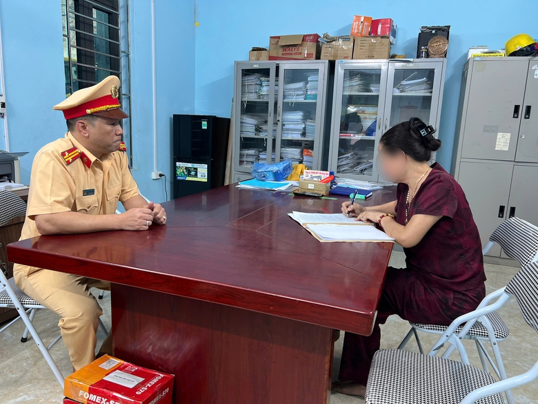 CSGT Tuy&ecirc;n Quang xử  nghi&ecirc;m phương tiện lợi dụng phục vụ dự &aacute;n chở qu&aacute; tải- Ảnh 7.