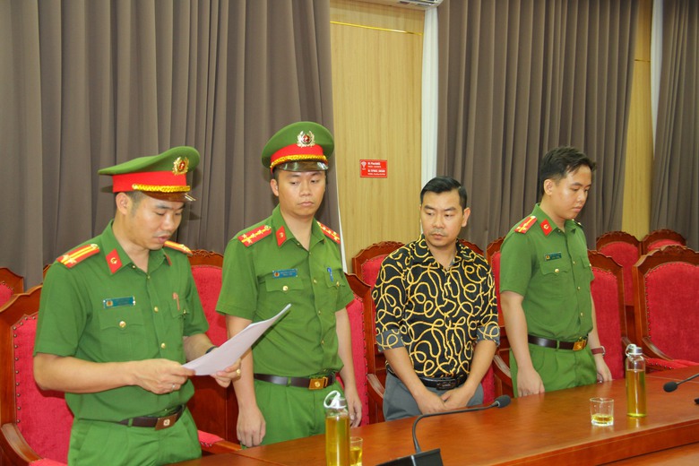 L&agrave;o Cai mở rộng điều tra vụ k&egrave; s&ocirc;ng Hồng hư hỏng, bắt th&ecirc;m 2 bị can- Ảnh 2.