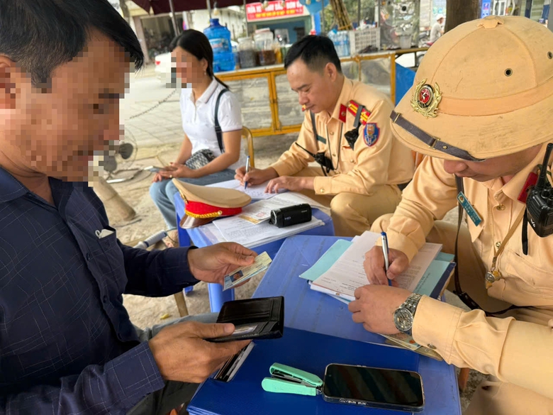 Thanh H&oacute;a nỗ lực k&eacute;o giảm tai nạn đường sắt, ki&ecirc;n quyết đ&oacute;ng lối đi tự mở- Ảnh 3.