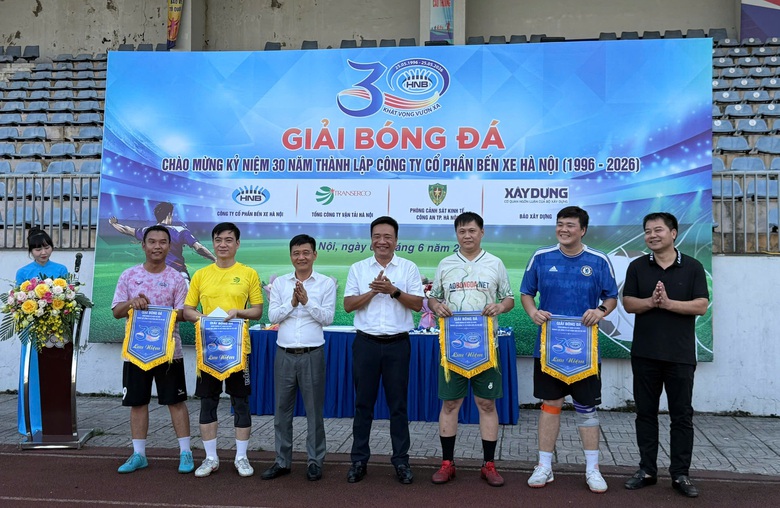 S&ocirc;i nổi giải b&oacute;ng đ&aacute; kỷ niệm 30 năm th&agrave;nh lập C&ocirc;ng ty cổ phần Bến xe H&agrave; Nội- Ảnh 3.