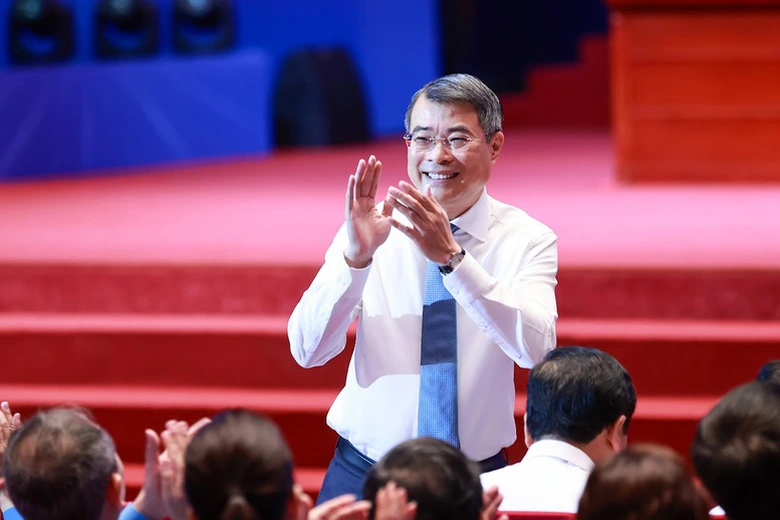 Thủ tướng: Ưu ti&ecirc;n ph&aacute;t triển nh&agrave; ở cho thu&ecirc; d&agrave;i hạn với gi&aacute; ph&ugrave; hợp cho c&ocirc;ng nh&acirc;n- Ảnh 1.