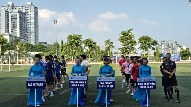 S&ocirc;i nổi giải b&oacute;ng đ&aacute; kỷ niệm 30 năm th&agrave;nh lập C&ocirc;ng ty cổ phần Bến xe H&agrave; Nội- Ảnh 1.