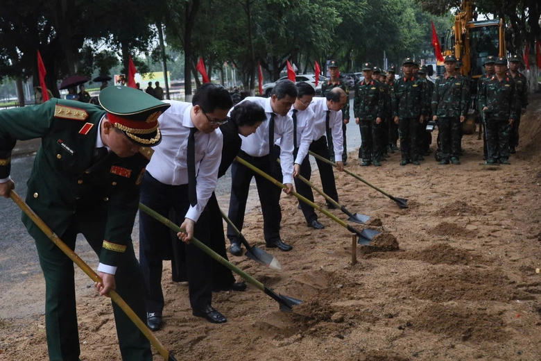 Quảng Ng&atilde;i: R&agrave;o đường Trường Chinh t&igrave;m kiếm h&agrave;i cốt liệt sỹ hy sinh trong chiến tranh- Ảnh 1.