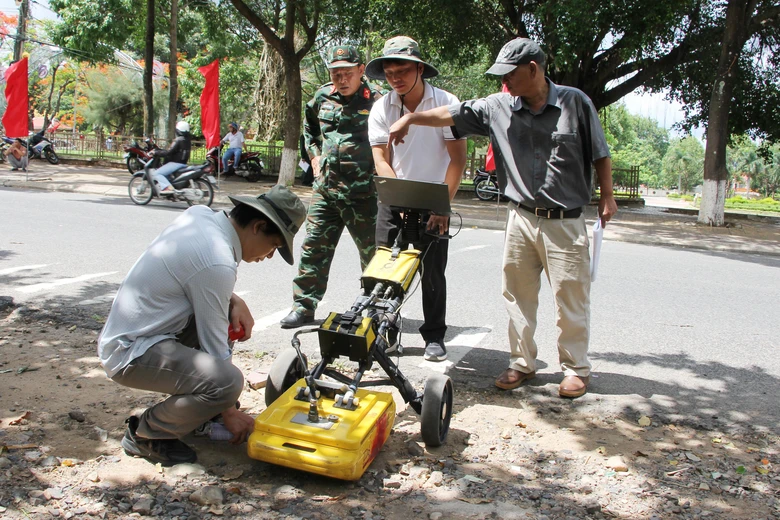 Quảng Ng&atilde;i: R&agrave;o đường Trường Chinh t&igrave;m kiếm h&agrave;i cốt liệt sỹ hy sinh trong chiến tranh- Ảnh 5.