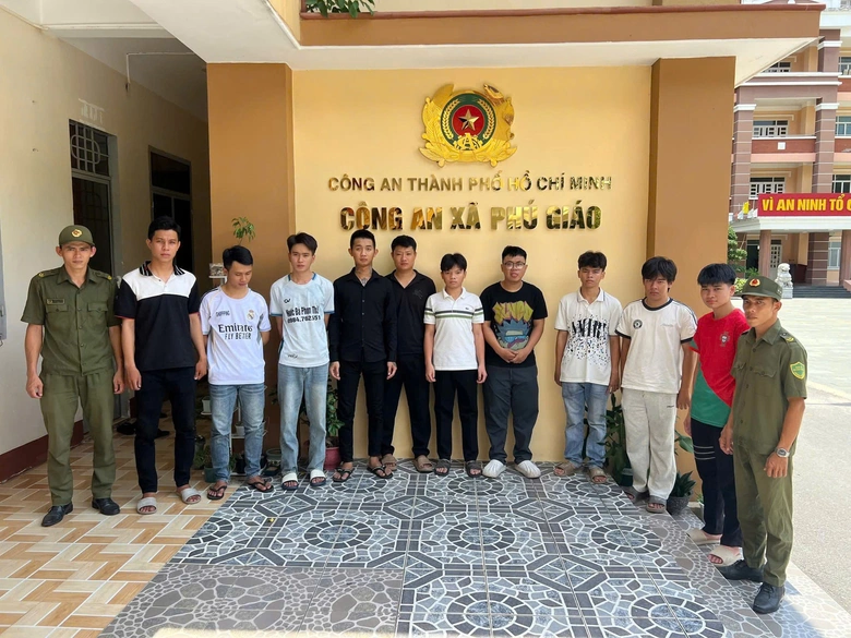 TP.HCM: Khởi tố 8 thanh ni&ecirc;n về tội g&acirc;y rối trật tự c&ocirc;ng cộng- Ảnh 1.