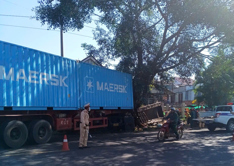 Xe đầu kéo va chạm xe công nông trên đường Hồ Chí Minh, 1 người tử vong- Ảnh 2.