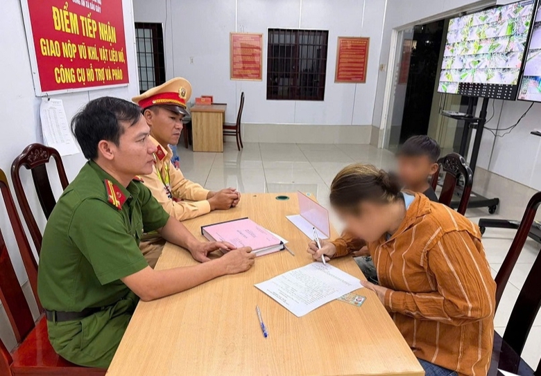 Chế t&agrave;i đ&atilde; c&oacute;, v&igrave; sao nạn n&eacute;m đ&aacute; v&agrave;o t&agrave;u vẫn tiếp diễn?- Ảnh 2.
