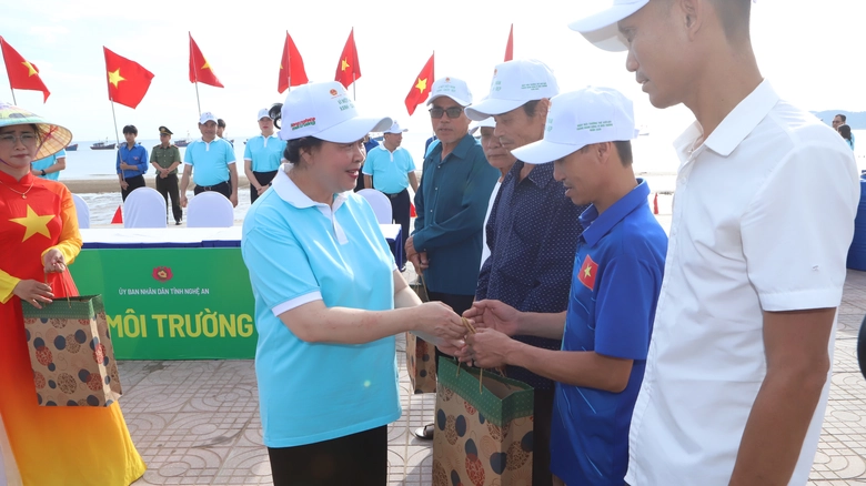 Ph&aacute;t động to&agrave;n d&acirc;n bảo vệ m&ocirc;i trường: H&agrave;nh động nhỏ v&igrave; một Việt Nam xanh- Ảnh 4.