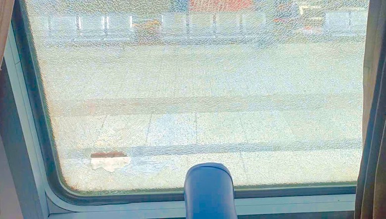 Chế t&agrave;i đ&atilde; c&oacute;, v&igrave; sao nạn n&eacute;m đ&aacute; v&agrave;o t&agrave;u vẫn tiếp diễn?- Ảnh 1.