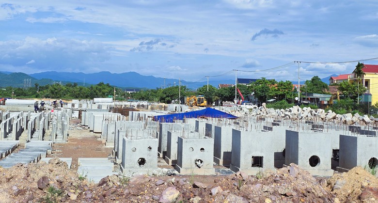 Quảng Trị: Ph&ecirc; duyệt khu vực kh&ocirc;ng đấu gi&aacute; mỏ đất phục vụ dự &aacute;n TĐC đường sắt tốc độ cao - Ảnh 2.