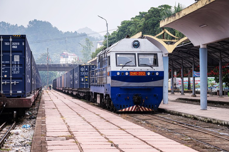 Mở đường cho h&agrave;ng h&oacute;a xuy&ecirc;n bi&ecirc;n giới bằng đường sắt- Ảnh 1.