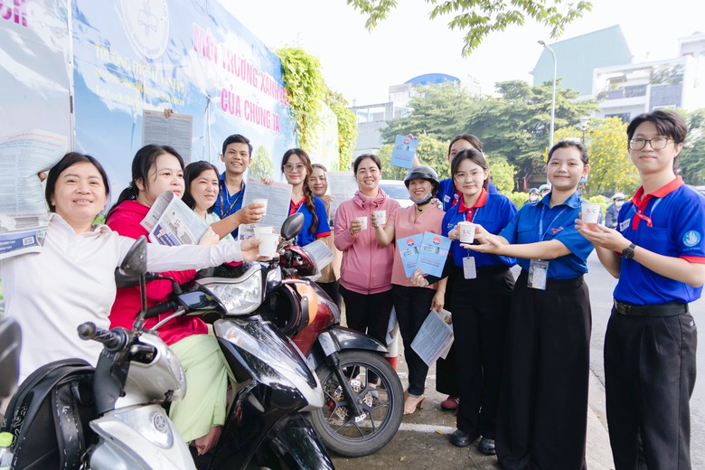 TP.HCM: Hơn 6.000 sinh vi&ecirc;n t&igrave;nh nguyện tiếp sức th&iacute; sinh tại 246 điểm thi- Ảnh 3.