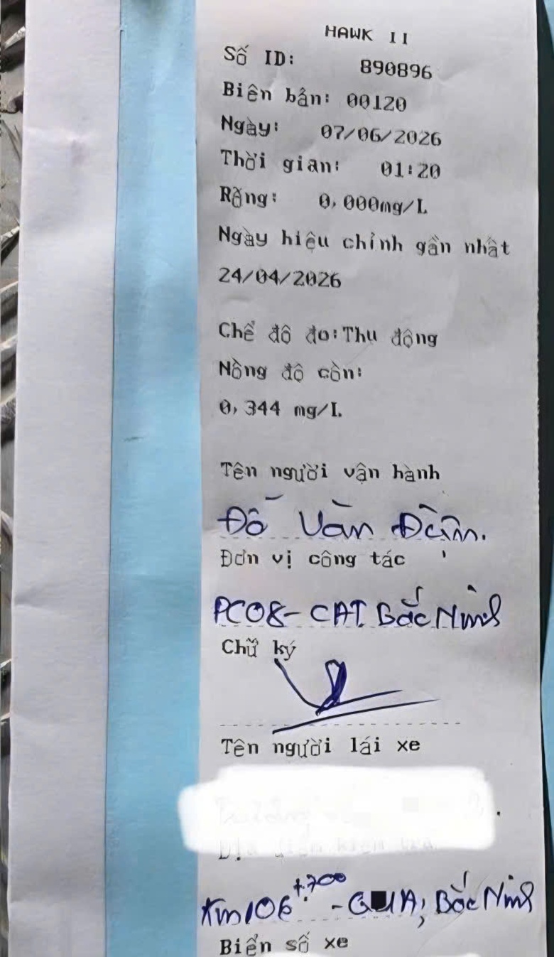 Tài xế bị tước GPLX vì điều khiển ô tô 105km/h trong khu dân cư, vi phạm nồng độ cồn - Ảnh 2. Tài xế bị tước GPLX vì điều khiển ô tô 105km/h trong khu dân cư, vi phạm nồng độ cồn - Ảnh 2.