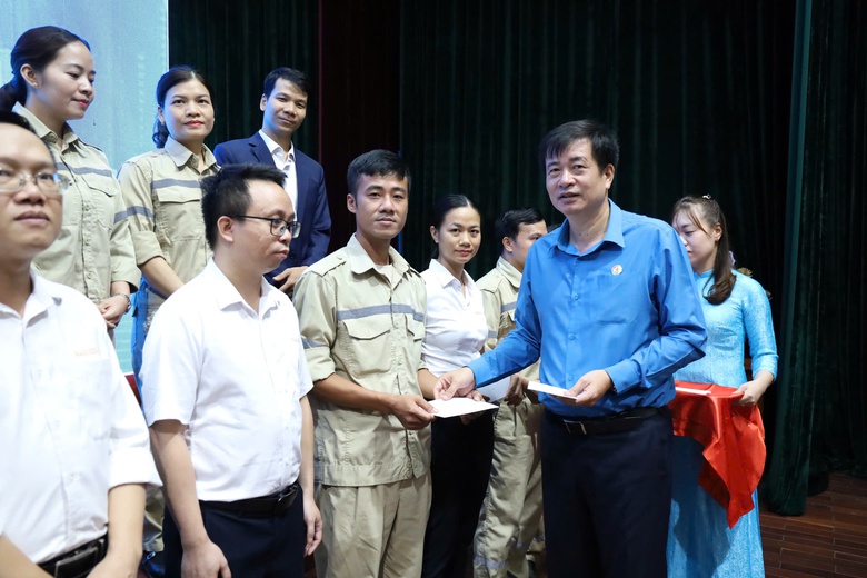 Khơi dậy sức s&aacute;ng tạo, n&acirc;ng cao năng suất lao động trong kỷ nguy&ecirc;n mới- Ảnh 4.