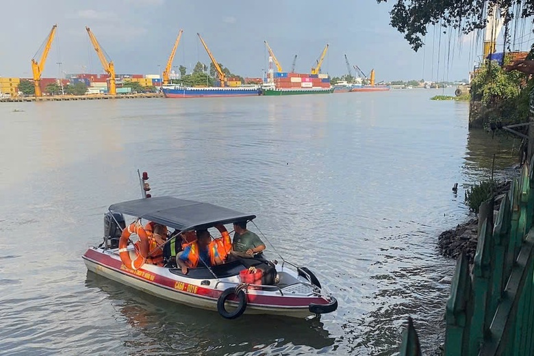 Lội ra sông chơi, nam thanh niên bị đuối nước tử vong- Ảnh 1. Lội ra sông chơi, nam thanh niên bị đuối nước tử vong- Ảnh 1.