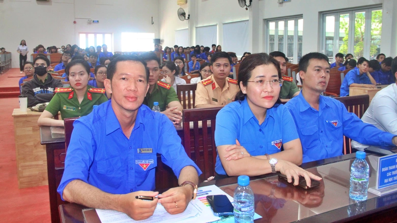 Kỳ thi THPT 2026: C&agrave; Mau huy động hơn 1.000 t&igrave;nh nguyện vi&ecirc;n tiếp sức m&ugrave;a thi- Ảnh 1.
