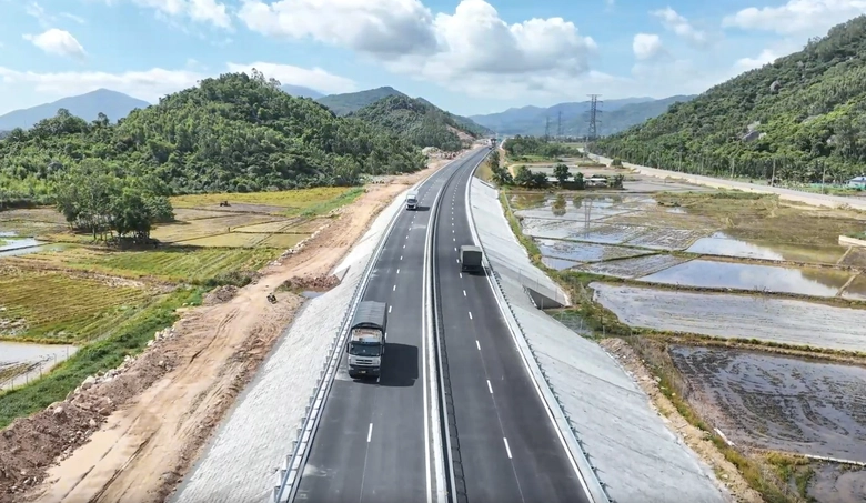 Tập đo&agrave;n X&acirc;y dựng Miền Trung chạy đua tr&ecirc;n loạt c&ocirc;ng tr&igrave;nh lớn- Ảnh 1.