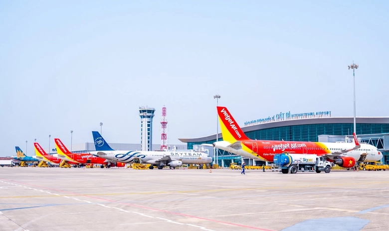 Diều sáo xuất hiện sát đường băng Cát Bi, 2 chuyến bay phải hạ cánh xuống Nội Bài- Ảnh 1. Diều sáo xuất hiện sát đường băng Cát Bi, 2 chuyến bay phải hạ cánh xuống Nội Bài- Ảnh 1.